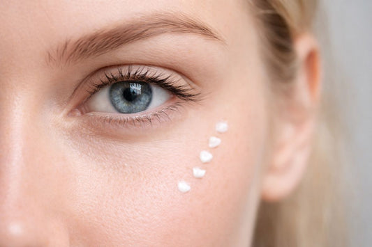 Kosmetyki pod oczy premium - krem i serum w pielęgnacji